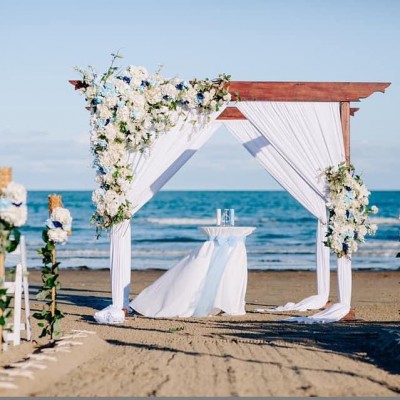 4 post larger archway with loots of flowers